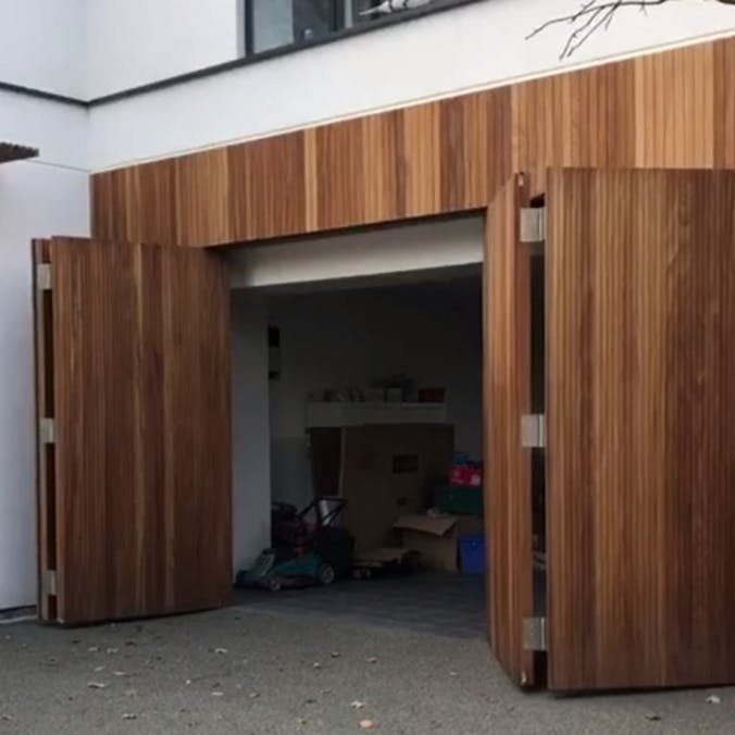 bi fold video