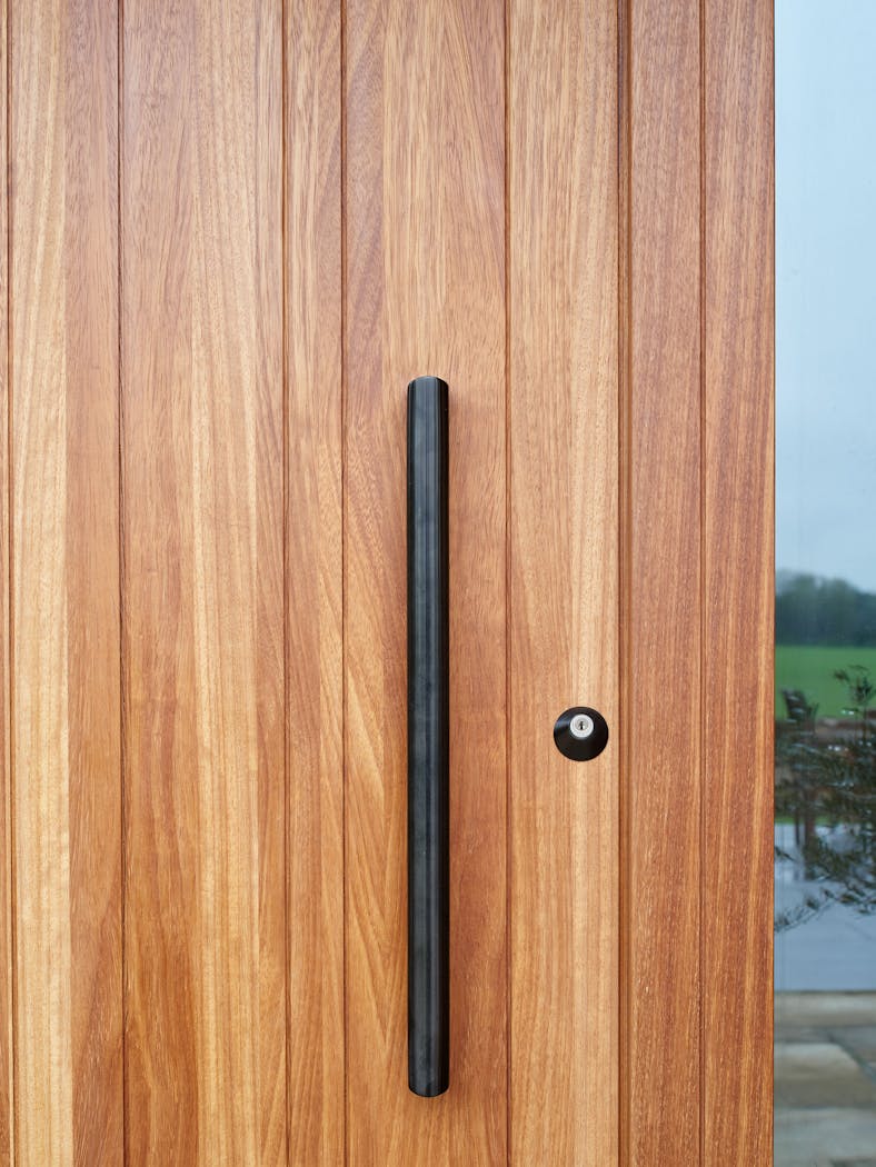 Rondo V in iroko dual colour grey ral with option 8 handle black LR 005