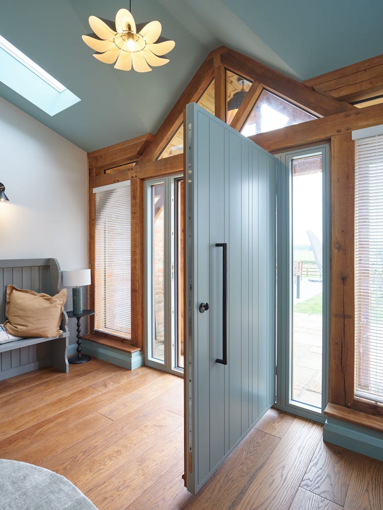 Rondo V in iroko dual colour grey ral with option 8 handle black LR 016